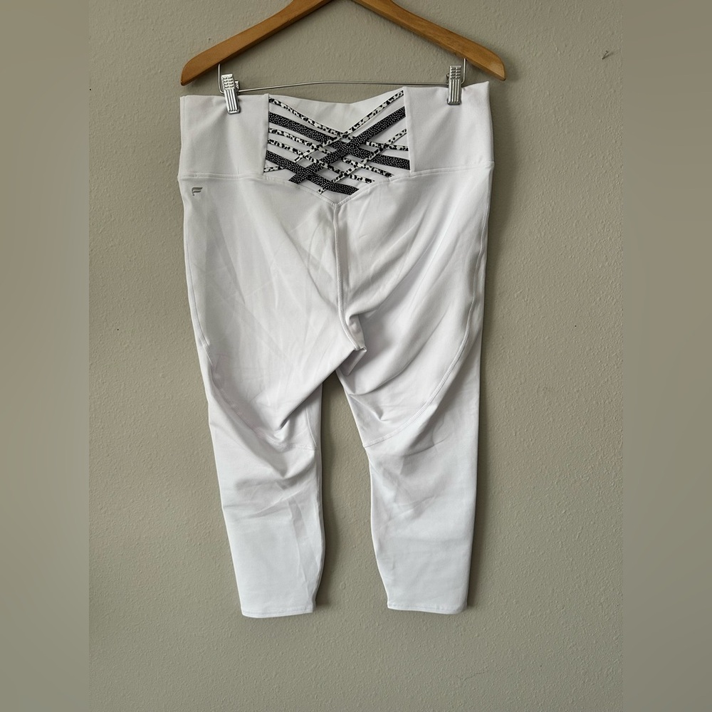 Fabletics High-Waisted Capri Leggings NWT Size 1X